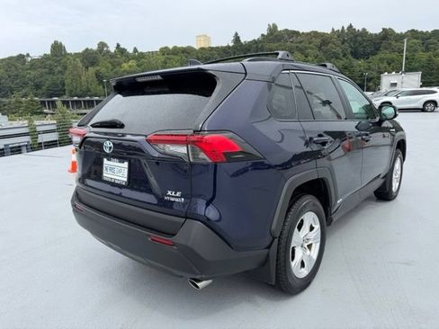 Certified 2019 Toyota RAV4 XLE w/ Convenience Package AWD/4WD image 4