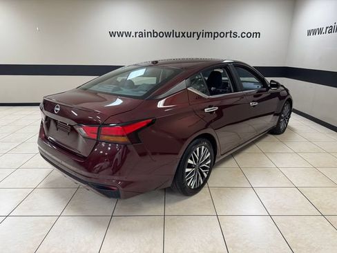 Used 2025 Nissan Altima 2.5 SV FWD image 6