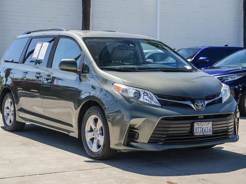 Certified 2020 Toyota Sienna LE w/ Carpet Mat Package FWD image 5