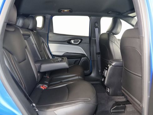 Used 2024 Jeep Compass Limited image 12