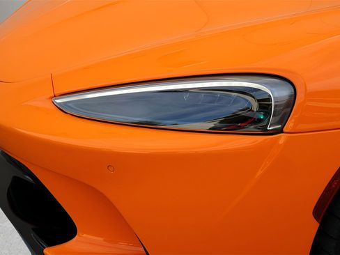 Used 2022 McLaren GT image 10