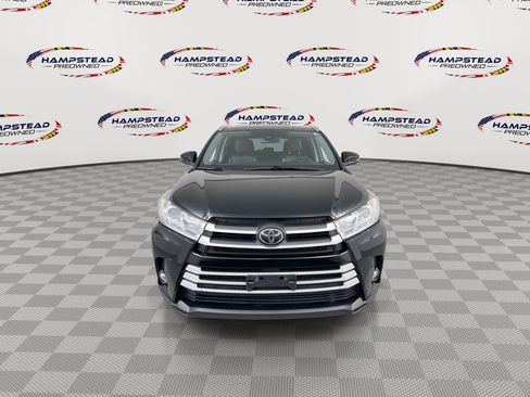 Used 2017 Toyota Highlander XLE image 3