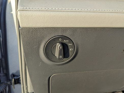 Certified 2024 Volkswagen Taos SE image 25