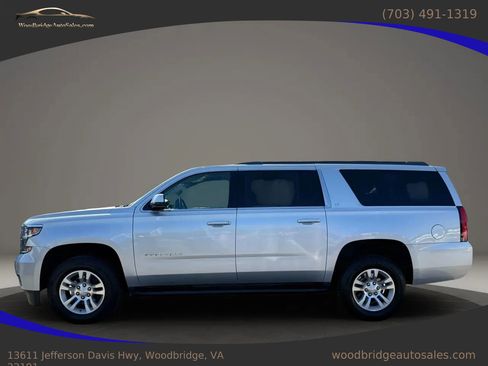 Used 2019 Chevrolet Suburban LT image 3
