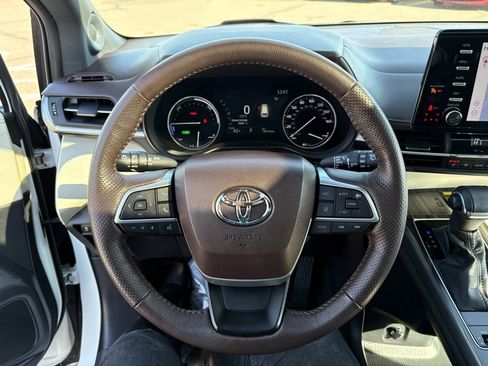 Certified 2021 Toyota Sienna Platinum image 15