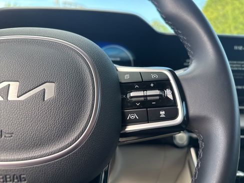 Used 2024 Kia Carnival SX image 8