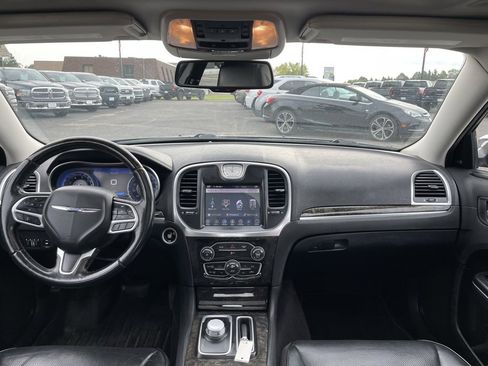 Used 2017 Chrysler 300 C image 32