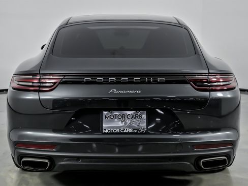 Used 2020 Porsche Panamera image 11