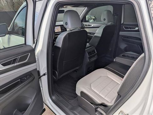 Certified 2024 Volkswagen Atlas Cross Sport SEL R-Line image 23