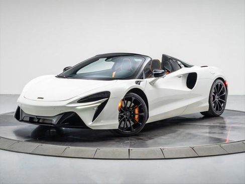 Used 2025 McLaren Artura Spider image 1