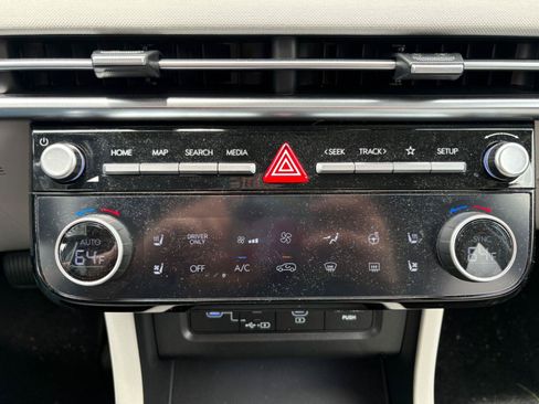 Used 2025 Hyundai Tucson Limited AWD/4WD image 22