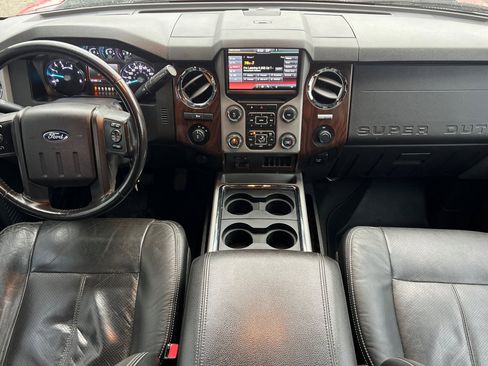Used 2014 Ford F250 Lariat w/ Lariat Interior Package image 13