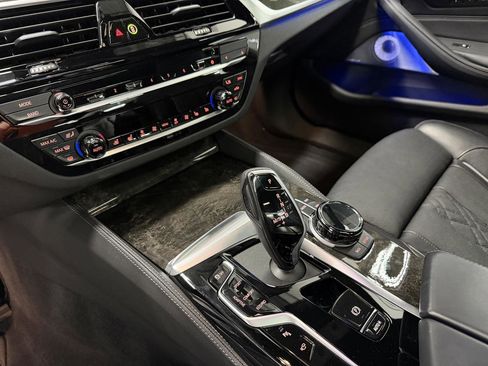 Used 2021 BMW M550i xDrive image 11