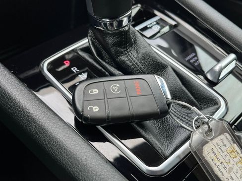 Used 2025 Jeep Compass Limited image 25