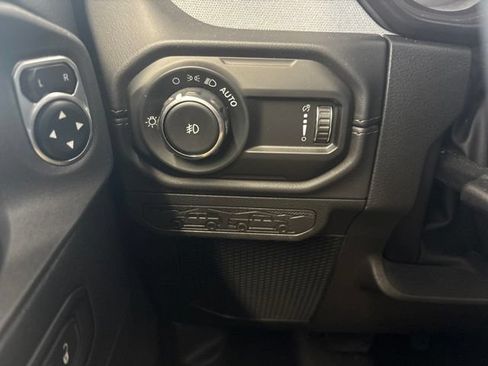 Used 2025 Jeep Wrangler Unlimited Sahara AWD/4WD image 21