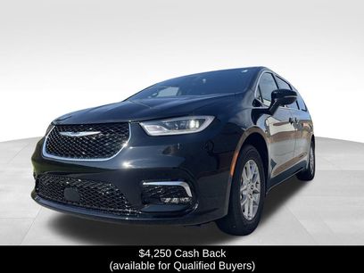 New 2025 Chrysler Pacifica Select