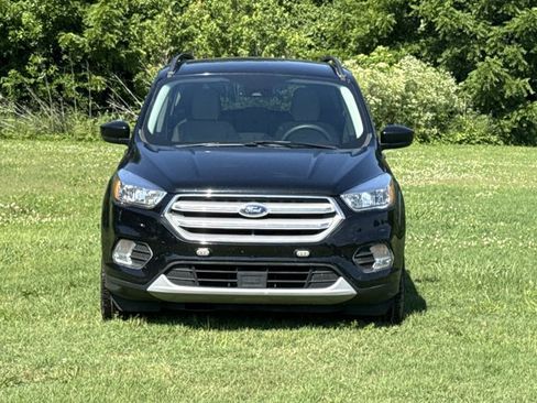 Used 2018 Ford Escape SE w/ Ford Safe & Smart Package AWD/4WD image 2
