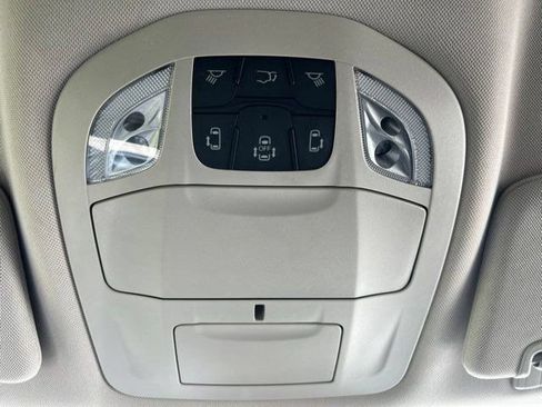 Used 2023 Chrysler Pacifica Touring-L FWD image 37