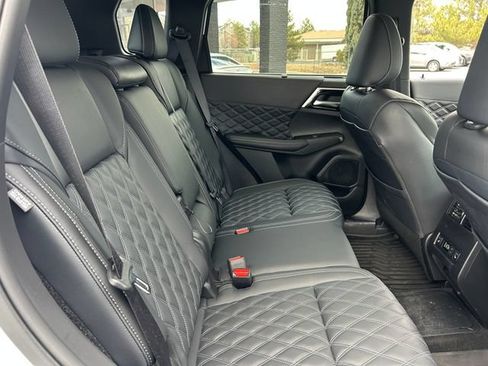 Used 2025 Mitsubishi Outlander 4WD Plug-In Hybrid image 35