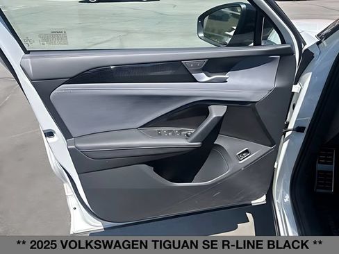 Used 2025 Volkswagen Tiguan SE R-Line AWD/4WD image 22