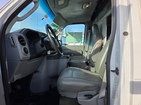 Used 2019 Ford E-350 and Econoline 350 Super Duty w/ Power Windows & Locks Group image 17
