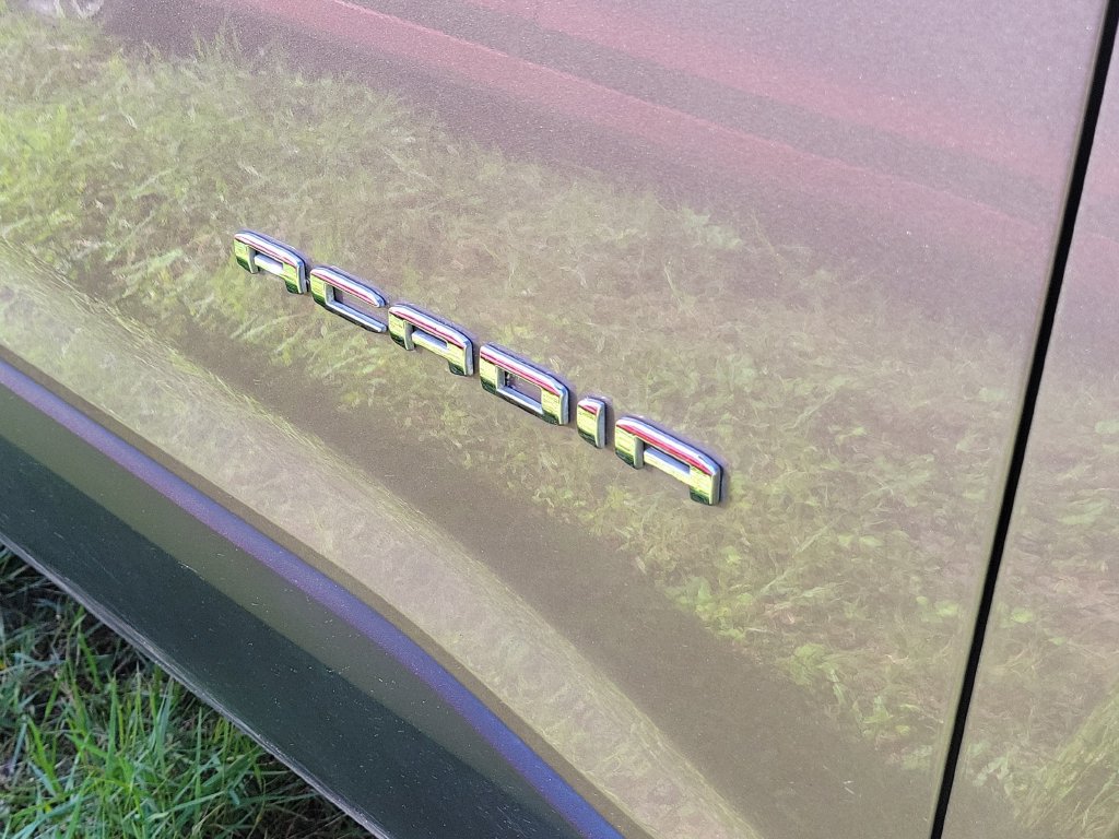 Used 2023 GMC Acadia SLT FWD image 14