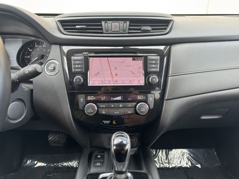 Used 2019 Nissan Rogue SV w/ Premium Package FWD image 23