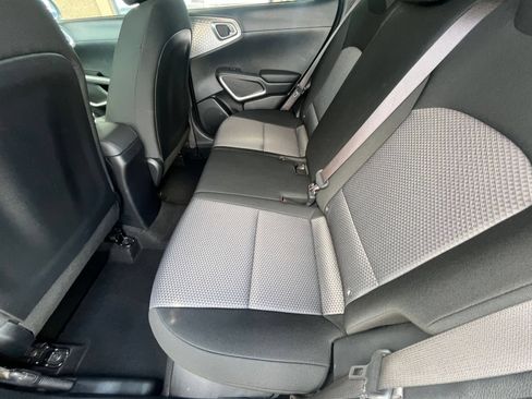 Used 2025 Kia Soul LX w/ LX Technology Package FWD image 25