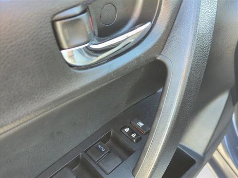 Used 2019 Toyota Corolla SE image 11