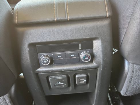 Used 2020 Chevrolet Traverse LT w/ LT Premium Package image 13