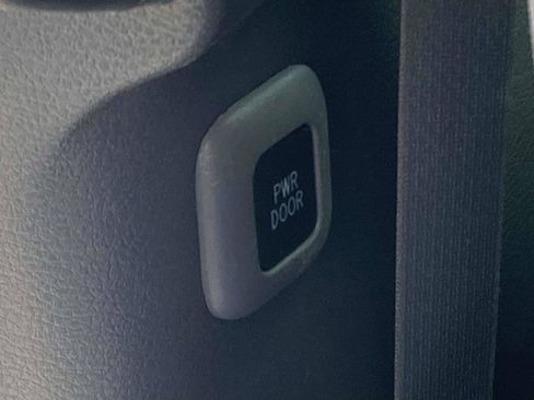 Used 2021 Toyota Sienna XLE w/ XLE Plus Package FWD image 20