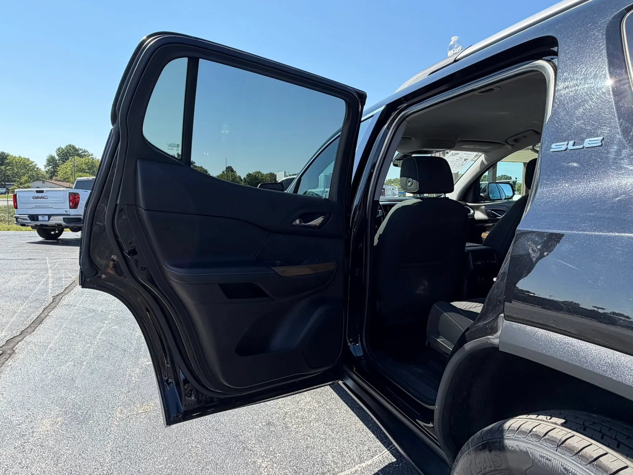 Used 2019 GMC Acadia SLE FWD image 19