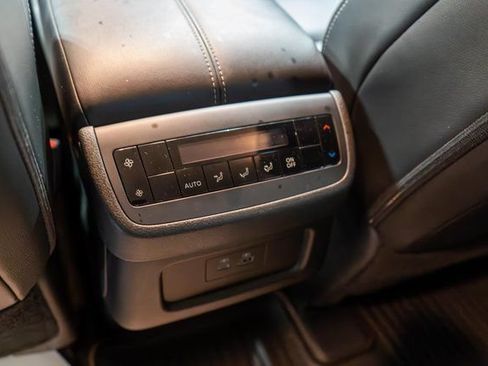 Used 2024 Nissan Pathfinder SL AWD/4WD image 18