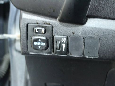 Used 2018 Toyota Corolla LE image 11