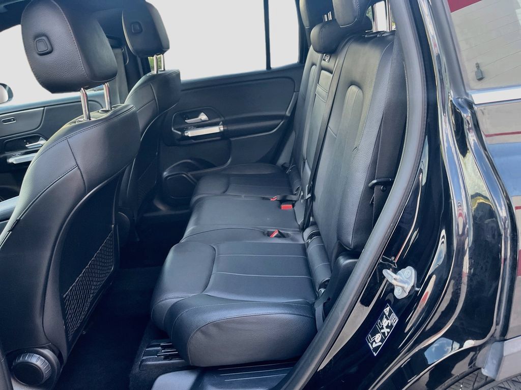 Used 2022 Mercedes-Benz GLB 250 image 24