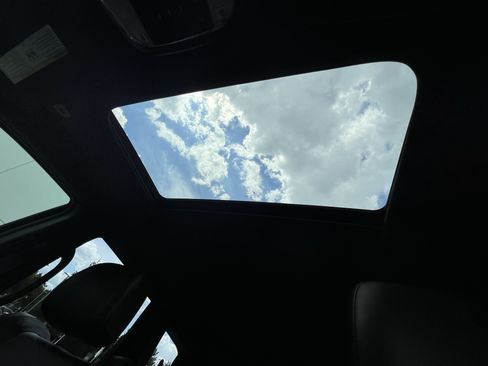 Used 2019 Jeep Grand Cherokee Altitude RWD image 29