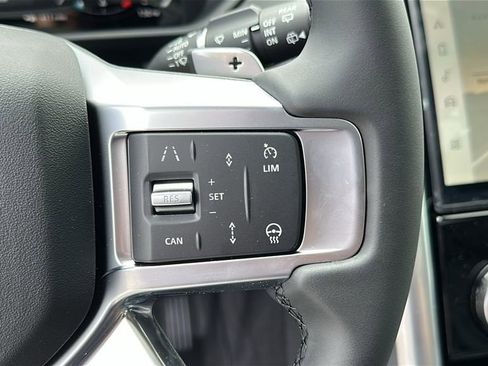 New 2025 Land Rover Discovery S image 16