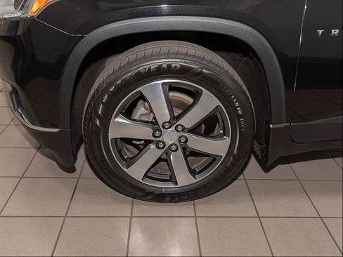 Used 2019 Chevrolet Traverse LT w/ LT Premium Package AWD/4WD image 5