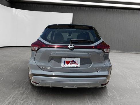 Used 2023 Nissan Kicks SR w/ SR Premium Package FWD image 4