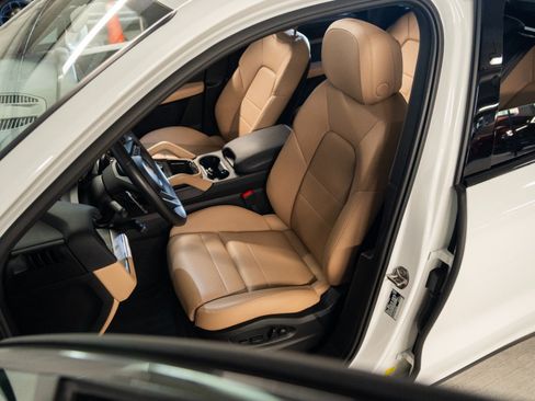 Certified 2026 Porsche Cayenne AWD/4WD image 5