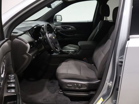 Used 2023 Chevrolet Traverse LT w/ Rear Camera Mirror Package image 11