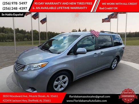 Used 2017 Toyota Sienna LE image 2