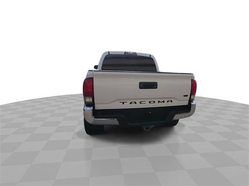 Used 2019 Toyota Tacoma TRD Off-Road image 7