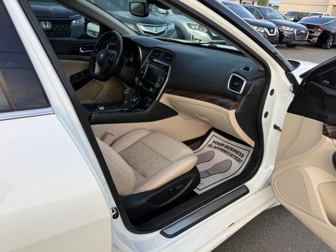 Used 2017 Nissan Maxima Platinum image 11
