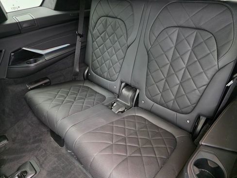 Used 2023 BMW X7 xDrive40i w/ M Sport Package image 16