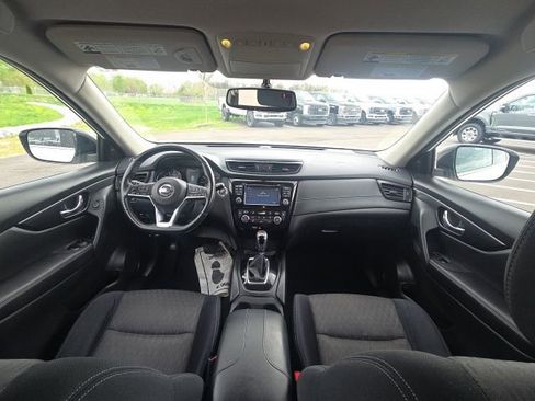 Used 2017 Nissan Rogue SV w/ SV Premium Package image 20