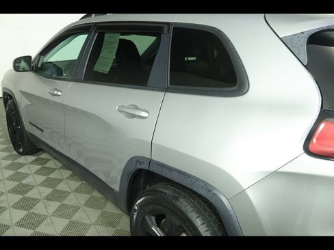 Used 2021 Jeep Cherokee Latitude Plus image 17