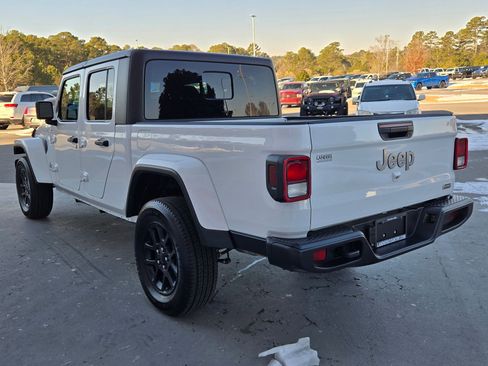 Used 2023 Jeep Gladiator Overland image 5