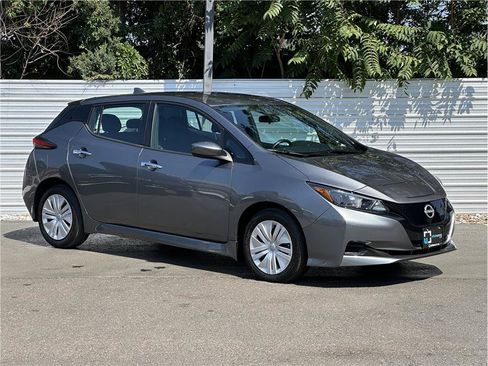 Used 2025 Nissan Leaf S FWD image 8