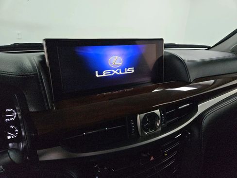Used 2018 Lexus LX 570 4WD image 26